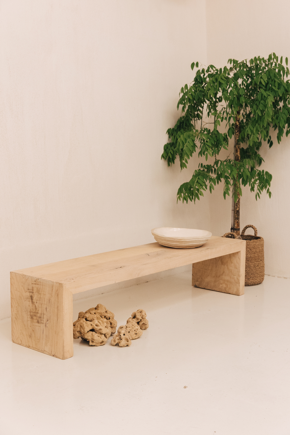Banco de madera natural interior 1