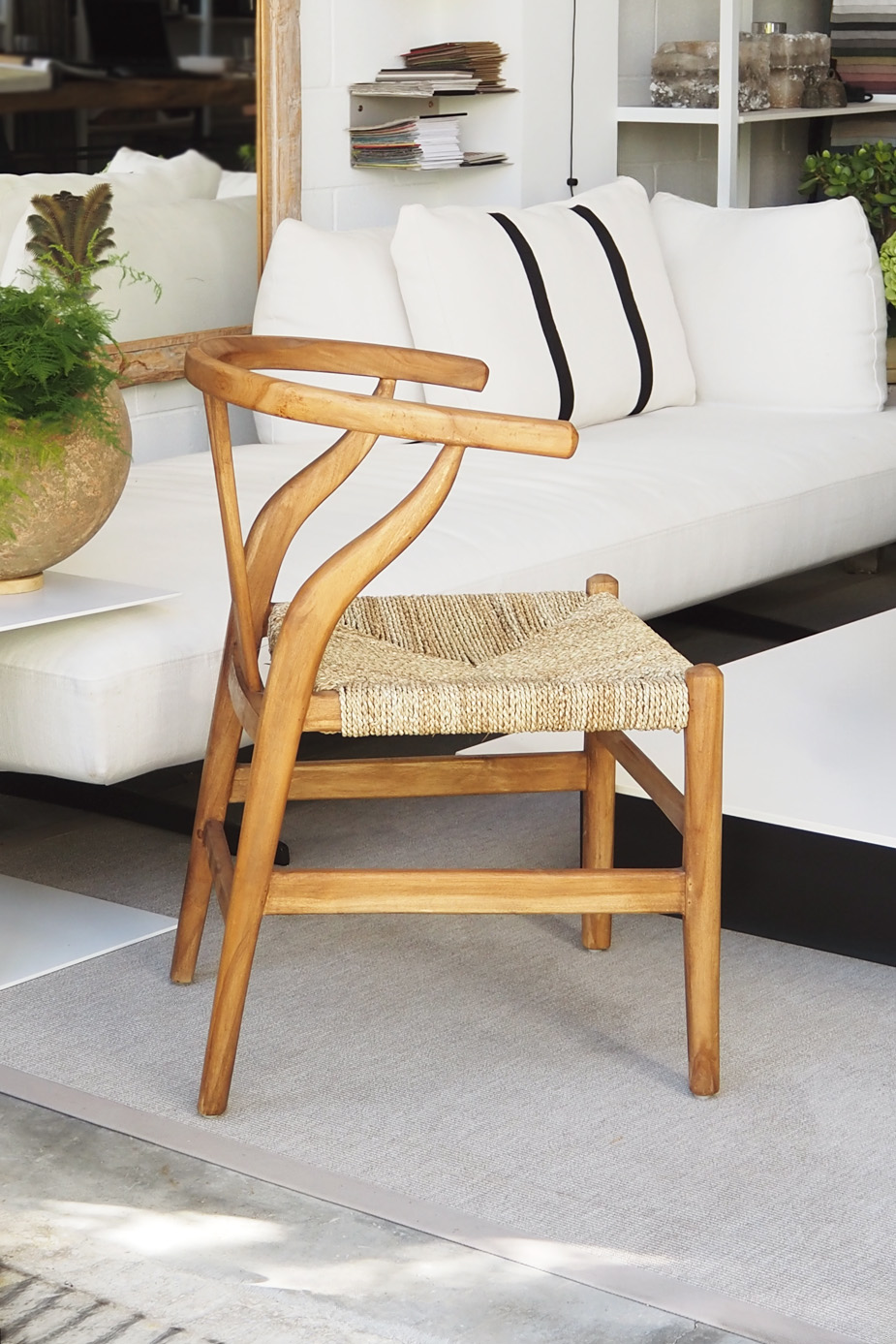 Silla teca para comedor o exterior cubierto