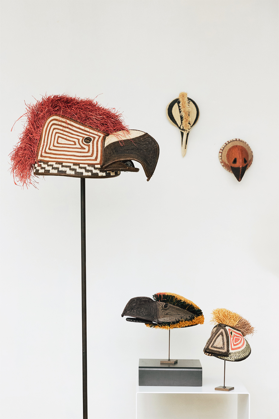 Máscara decorativa grande de pájaro para pared