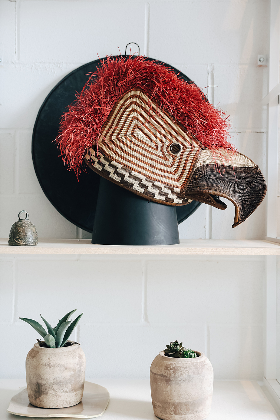 Máscara decorativa grande de pájaro para pared
