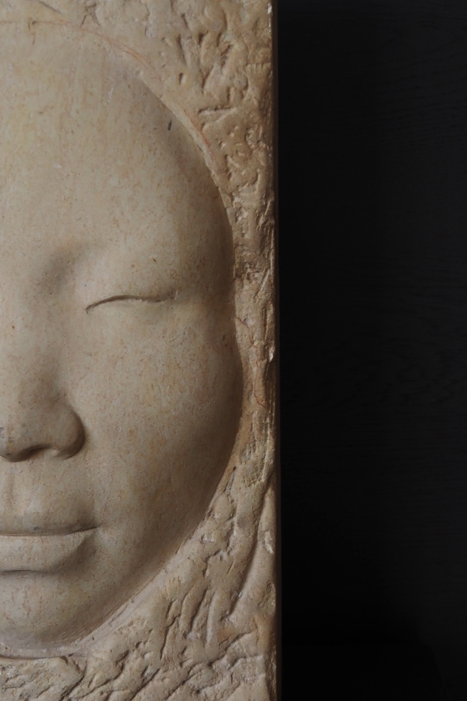 Escultura rostro humano asiático